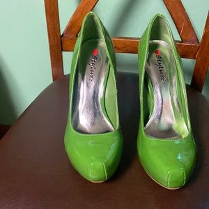 Styluxe -XOXO Brand new Apple Green Patent Leather size 9 with original box.